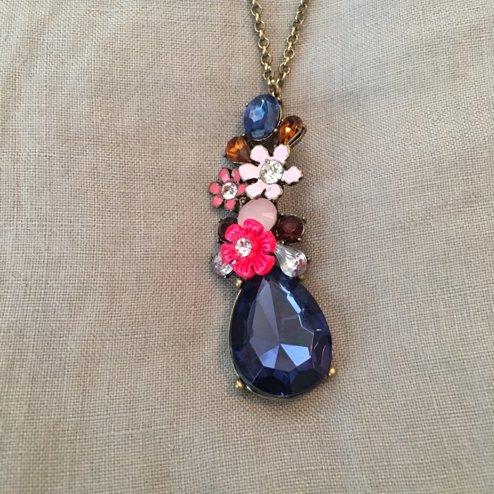 Pretty flower necklace